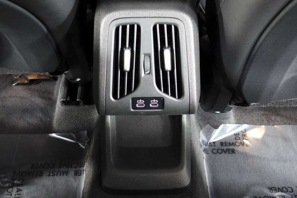 Used 2025  BMW xDrive28i image 23