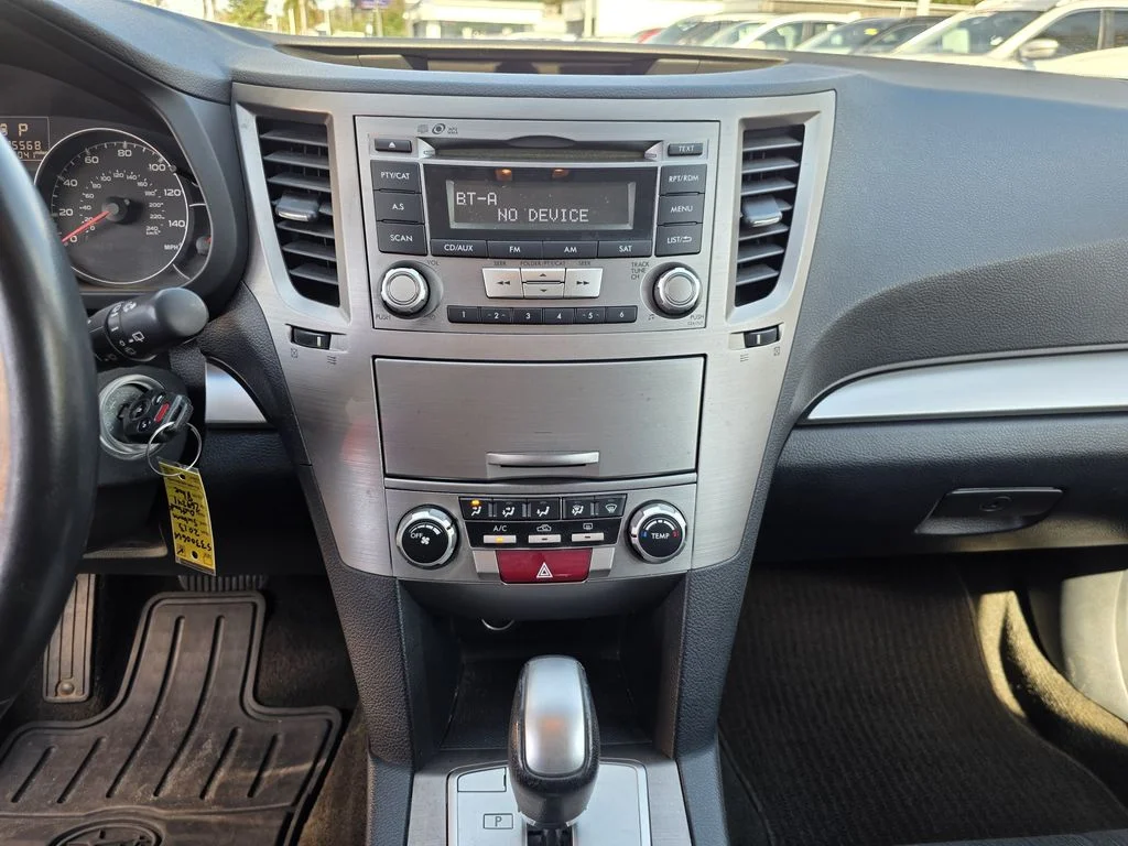 2013 Subaru Outback Premium - Photo 19