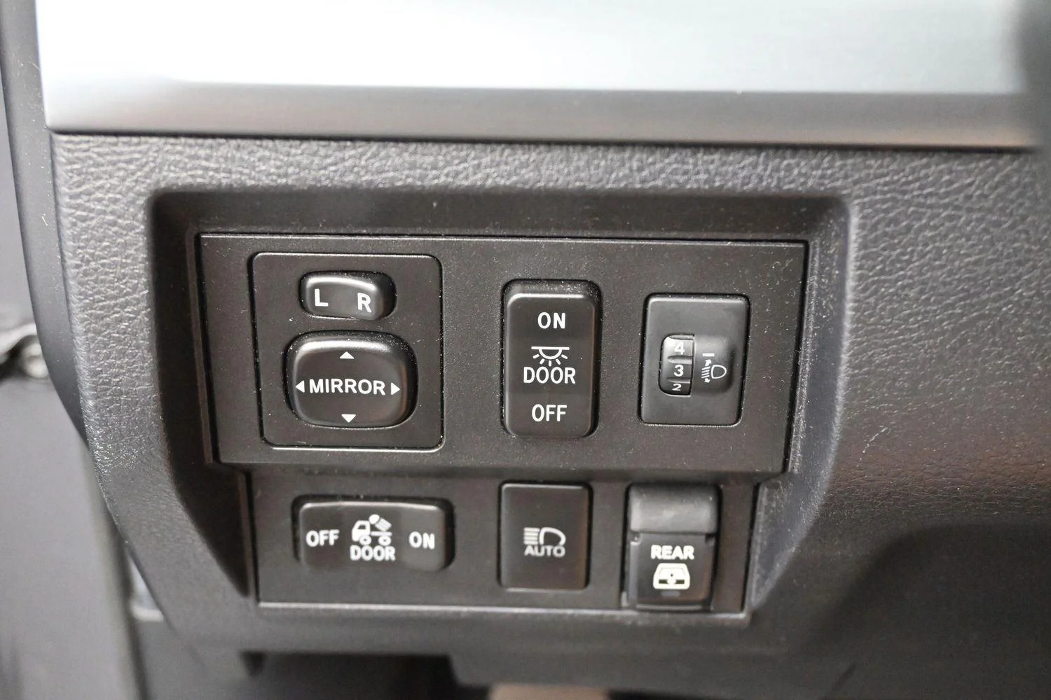 Used 2020 Magnetic Gray Metallic Toyota SR5 image 28
