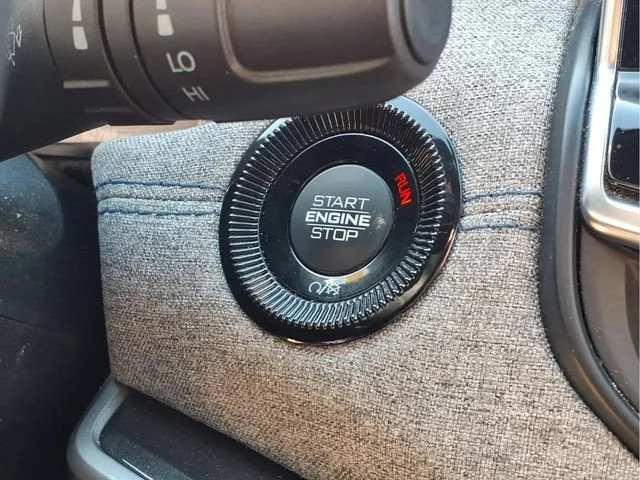Used 2024  Jeep Latitude image 12