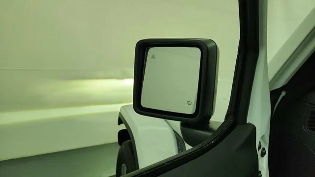 New 2026 Bright White Clear-Coat Exterior Paint Jeep Sahara image 19