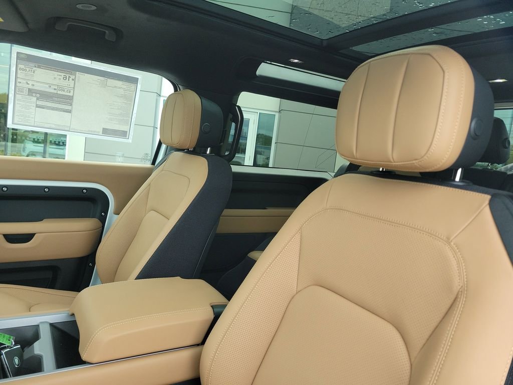New 2026 Fuji White Land Rover V8 image 22