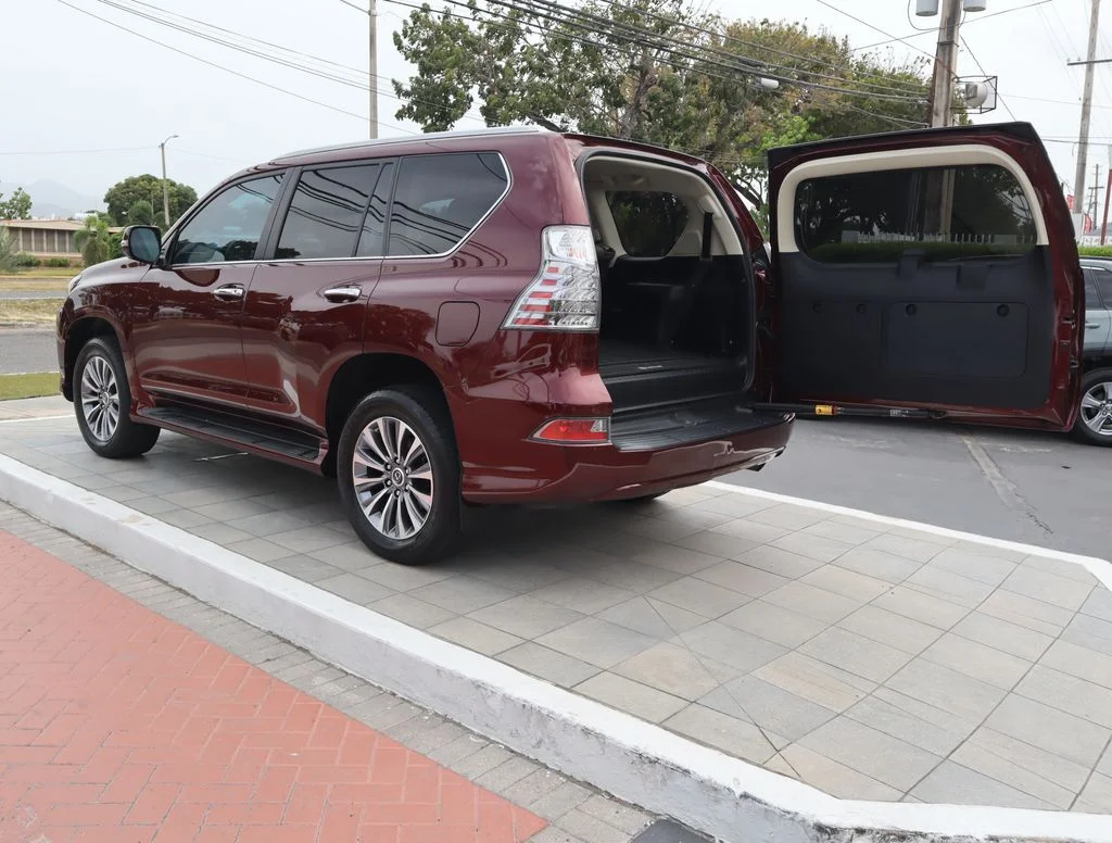 Used 2021  Lexus 460 Luxury image 18