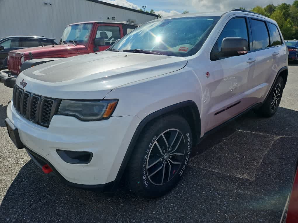 Used 2018 Bright White Clearcoat Jeep Trailhawk image 2