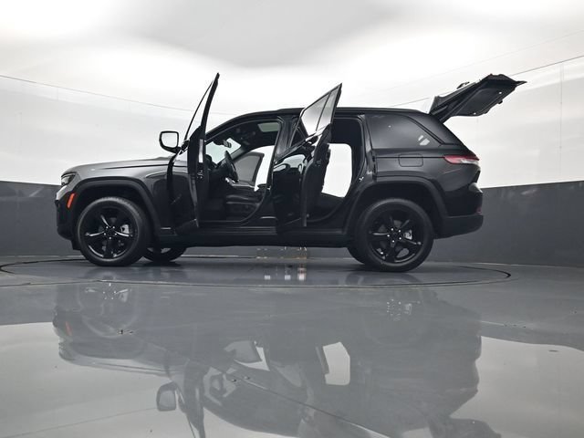 Used 2025 Black Jeep Limited 4x4 image 34
