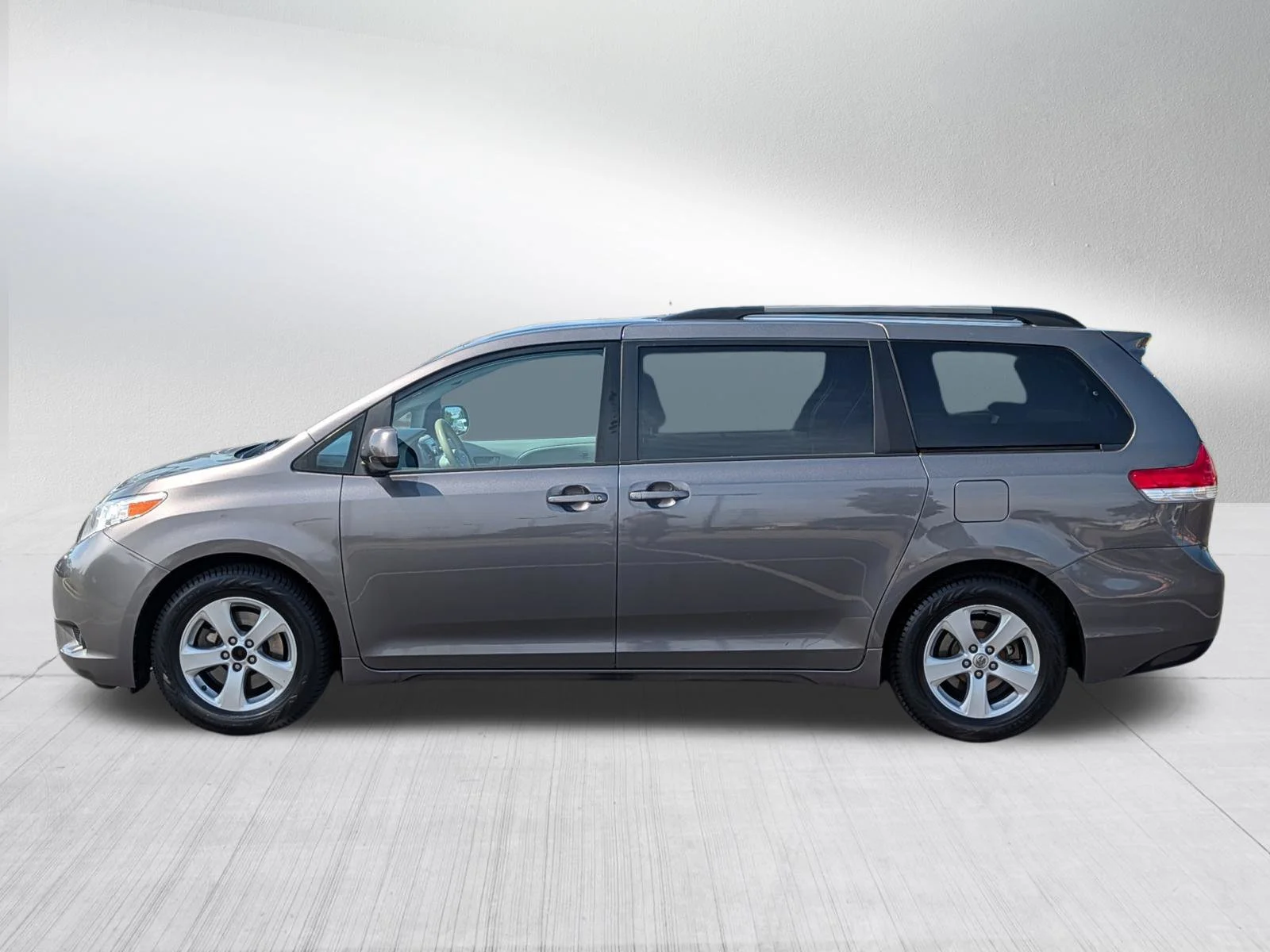 Used 2014 Predawn Gray Mica Toyota LE image 4