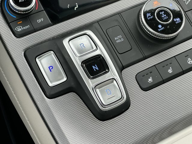 Used 2025 White Hyundai Calligraphy image 31