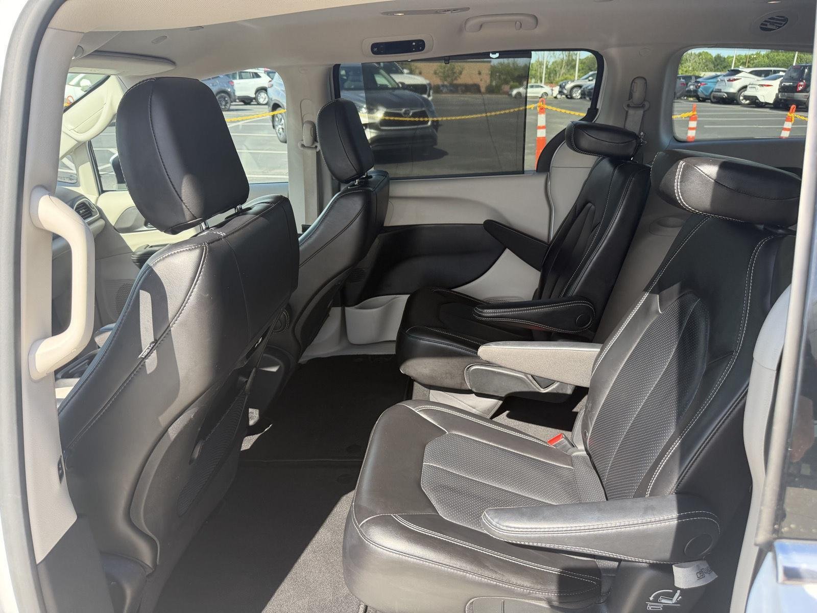 Used 2023 Bright White Clearcoat Chrysler Touring L image 14