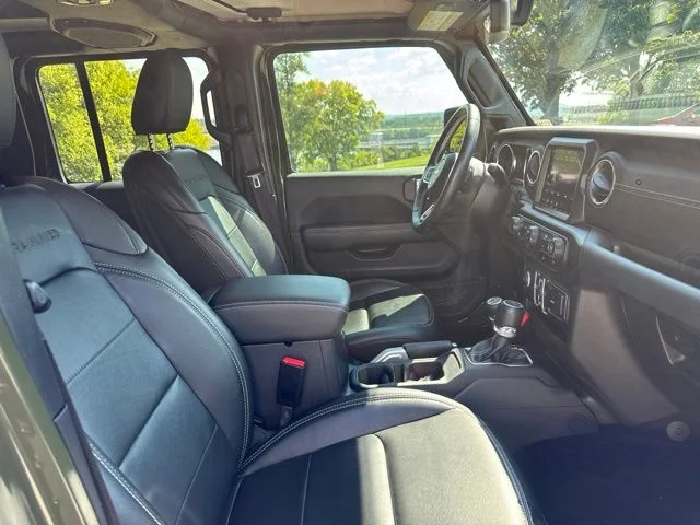 Used 2022 Green Jeep Overland image 10