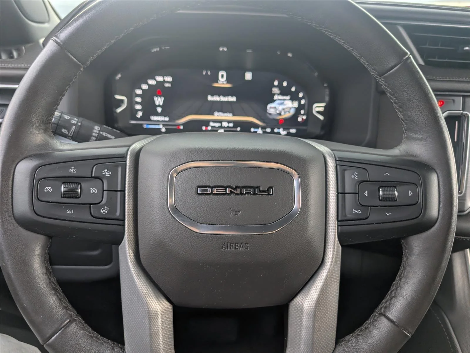 Used 2022 White Frost Tricoat GMC Denali image 28