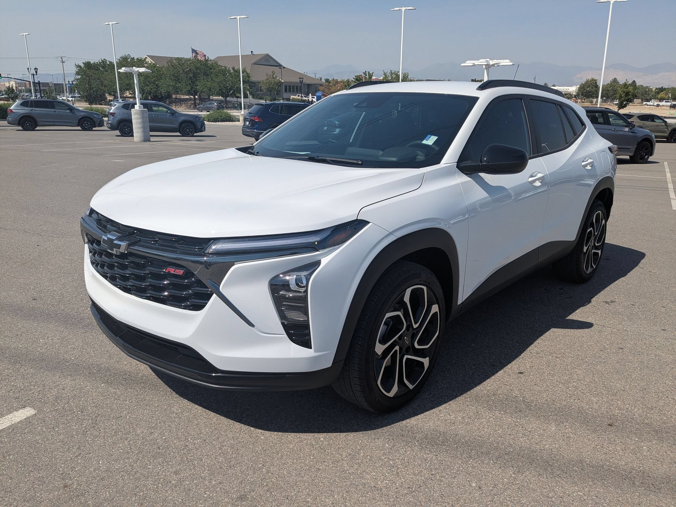 Used 2025 Summit White Chevrolet 2RS image 8