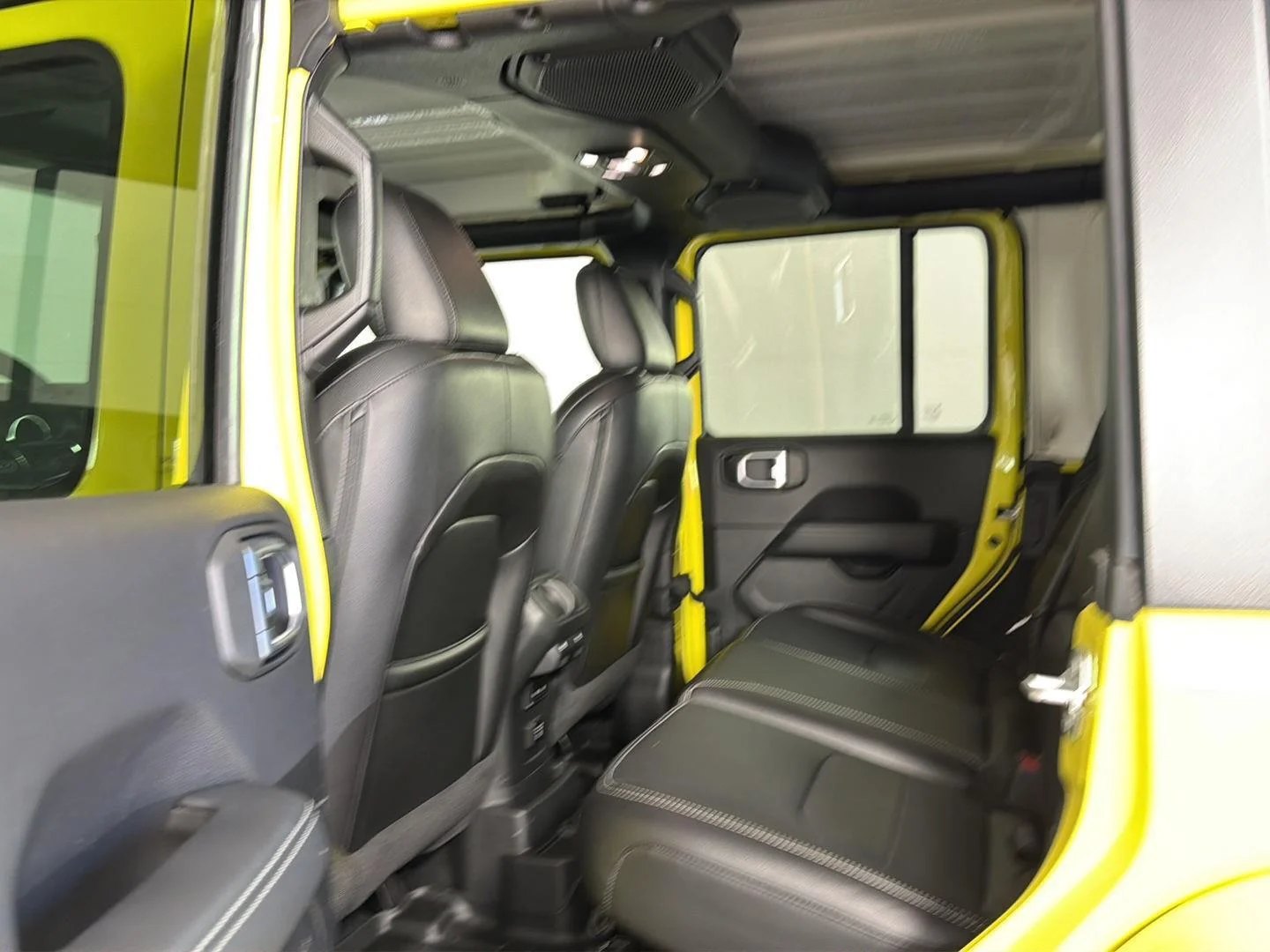 Used 2022 High Velocity Clearcoat Jeep Unlimited Sahara image 22