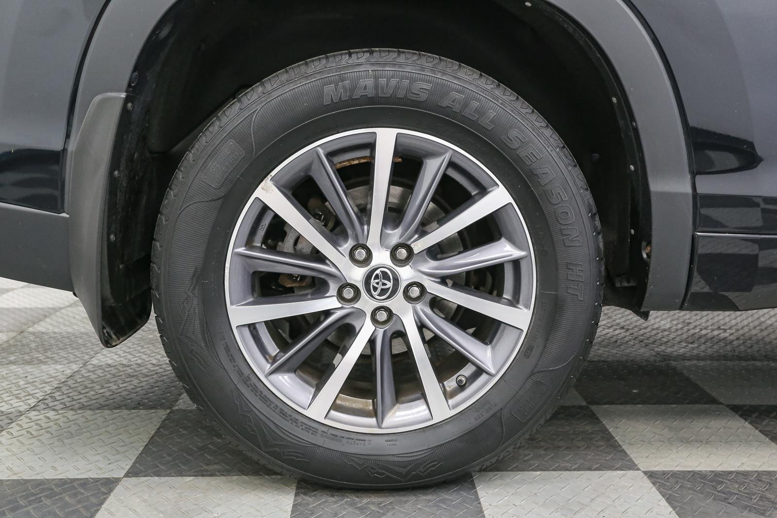 Used 2017 Midnight Black Metallic TOYOTA  image 17
