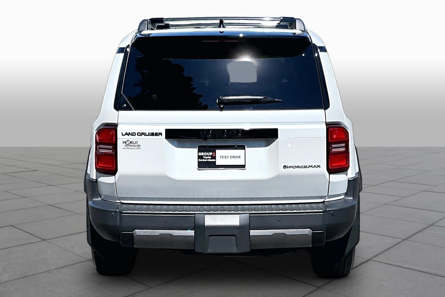 Used 2025 Wind Chill Pearl Toyota  image 5