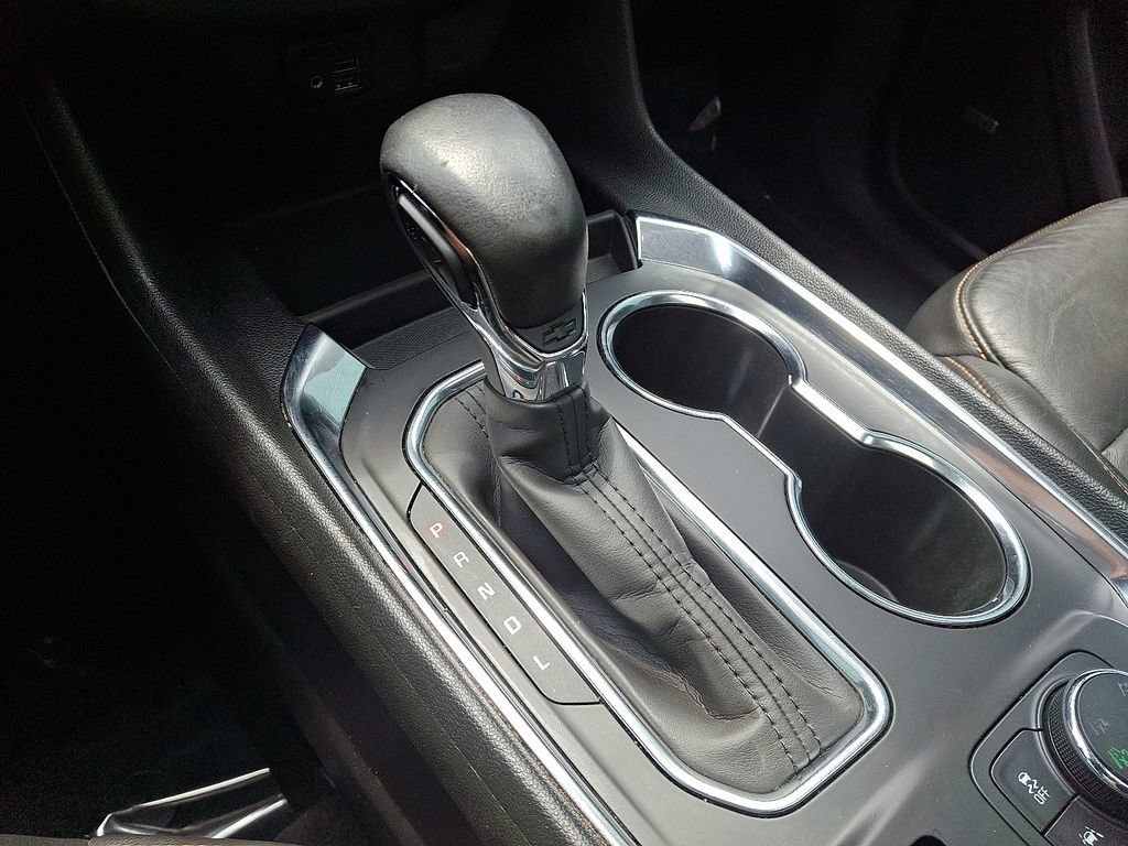 Used 2021 SUMMIT WHITE Chevrolet RS image 16