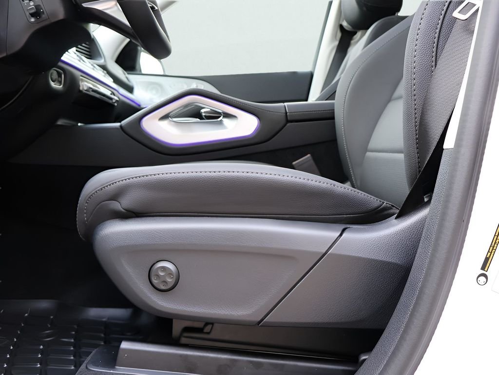 2025 Mercedes-Benz GLS Base - Photo 40