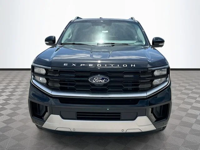 New 2026 Black Ford Platinum image 2