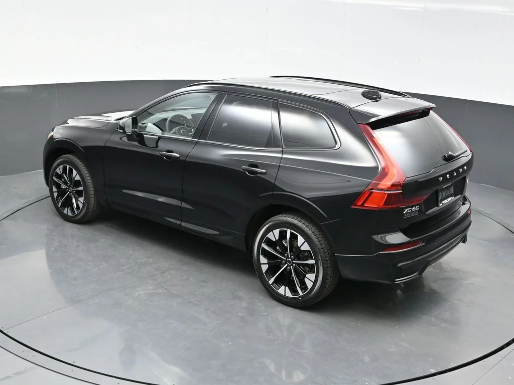 2026 Volvo XC60 Plus - Photo 24