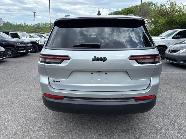 New 2026 Silver Zynith Exterior Paint Jeep Altitude image 4