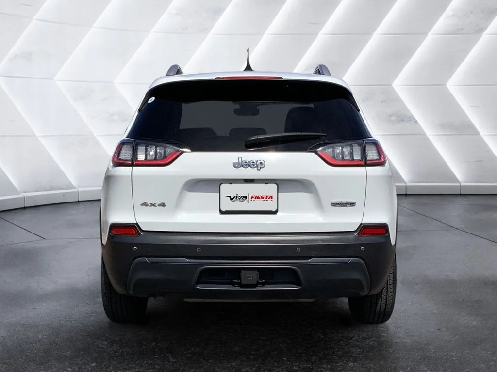 Used 2021 White Jeep Latitude Plus image 5