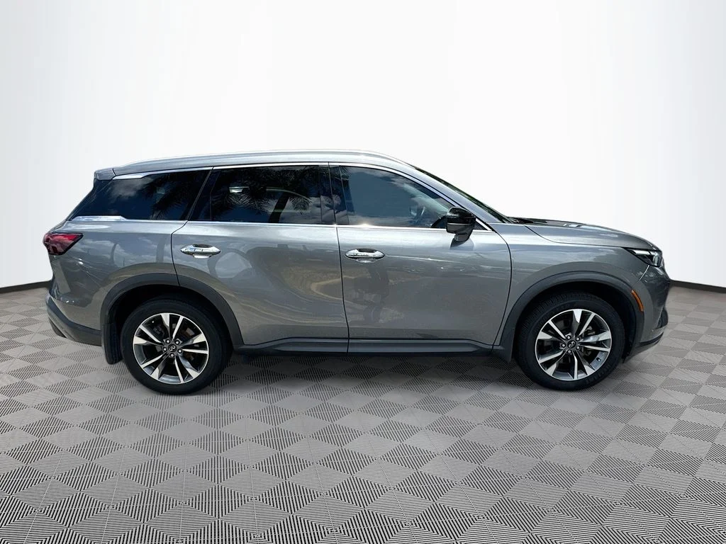 Used 2023 Gray INFINITI LUXE image 5