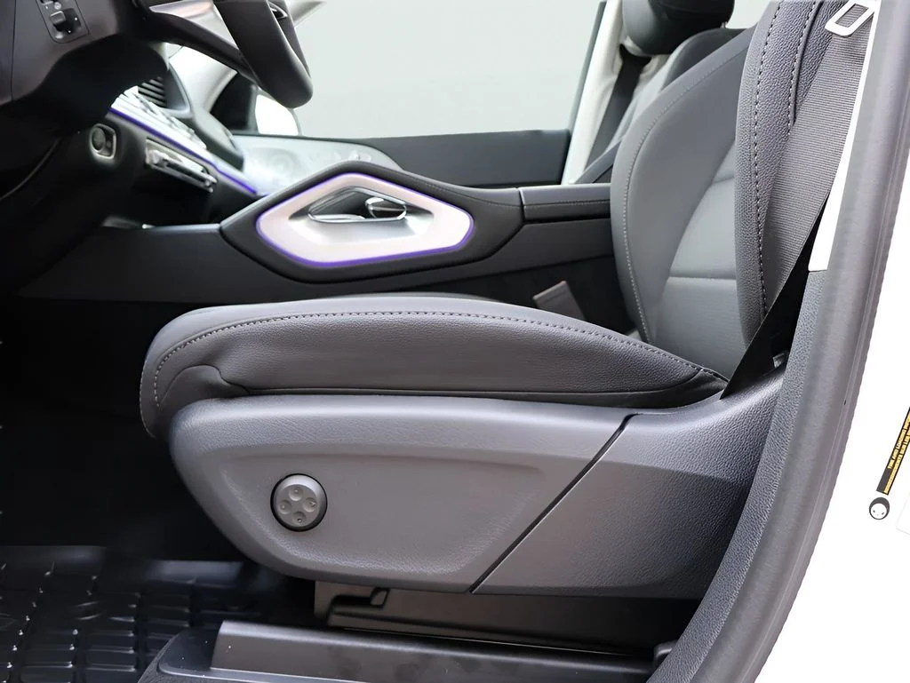 New 2025 White Mercedes-Benz GLS 450 image 40