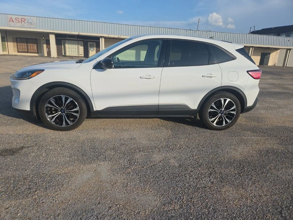 Used 2021 White Ford SE image 8
