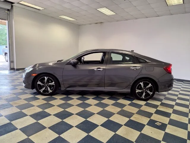 Used 2017  Honda Touring image 4