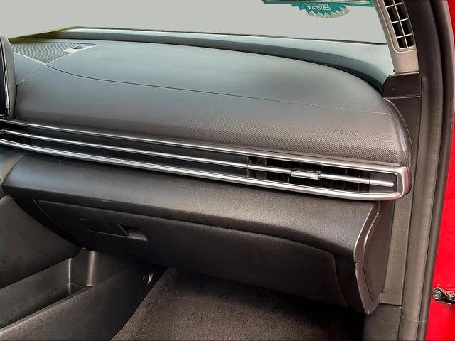 Used 2025 Red Hyundai SEL Convenience image 26
