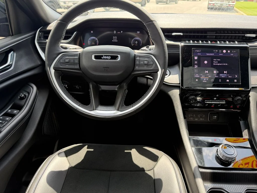 Used 2025  Jeep Altitude X image 8