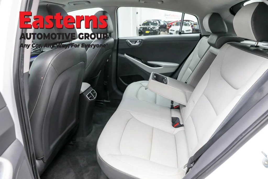 Used 2022 White Hyundai Limited image 23