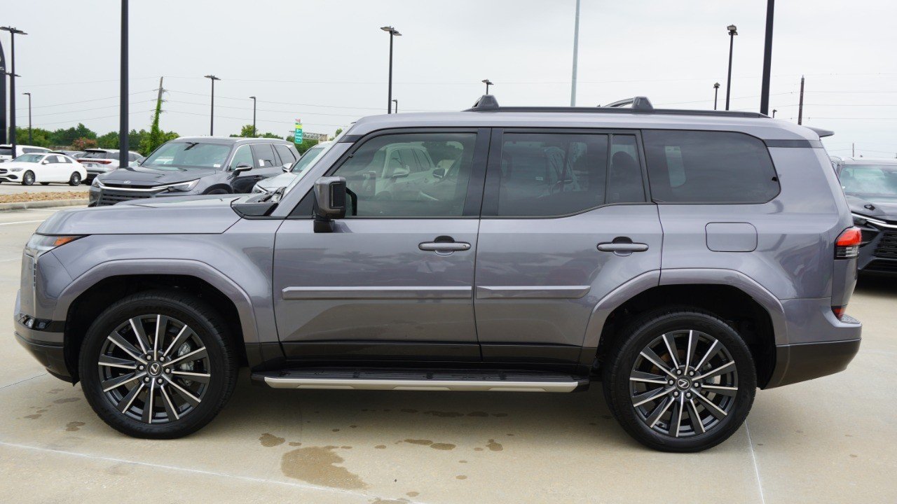 Used 2024 Gray Lexus GX 550 Luxury image 5