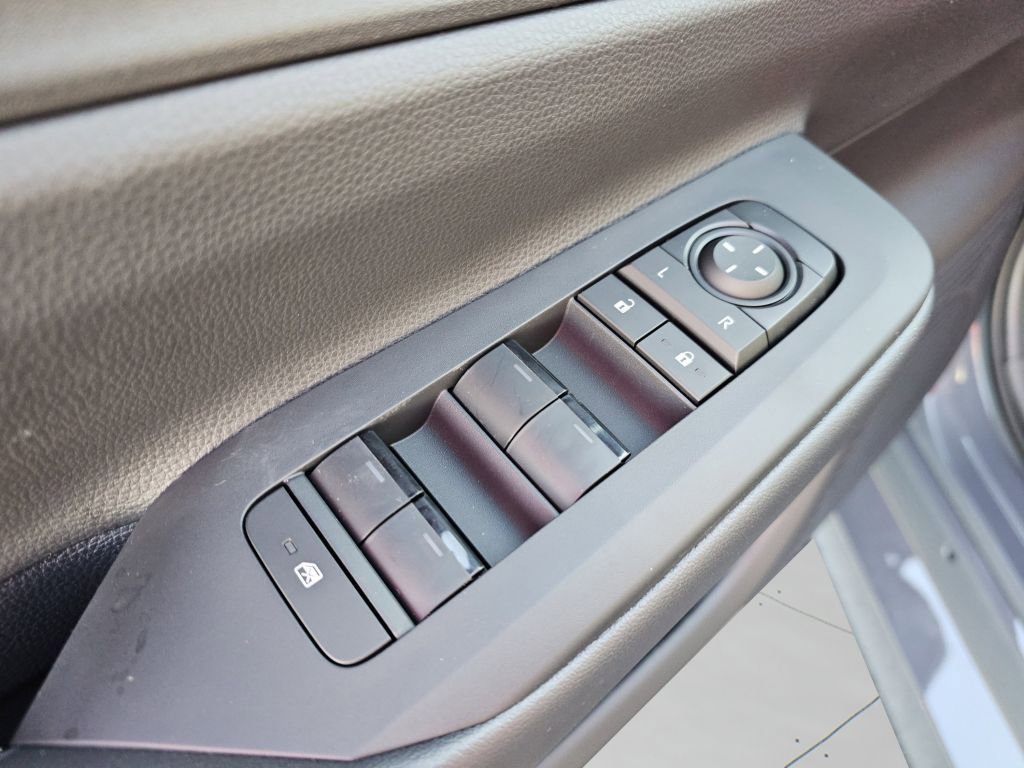 2026 Toyota Prius Plug-in Hybrid SE - Photo 28