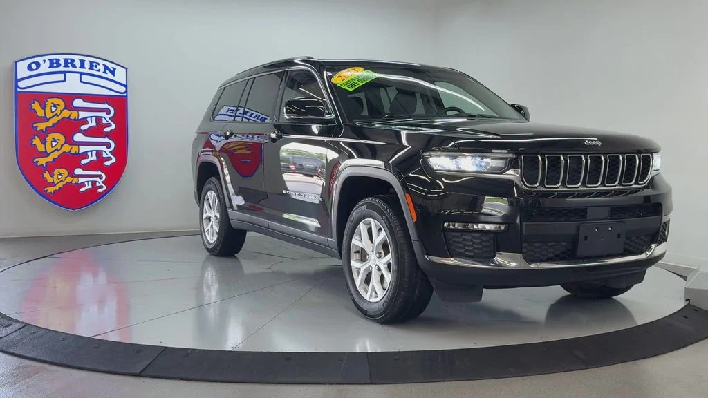 Used 2023 Diamond Black Jeep Limited image 2