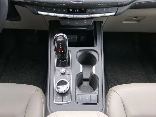 Used 2021 Crystal White Tricoat Cadillac Luxury image 16