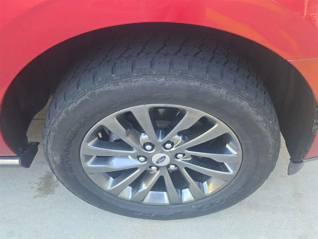 Used 2021 Rapid Red Metallic Tinted Clearcoat Ford Limited image 10