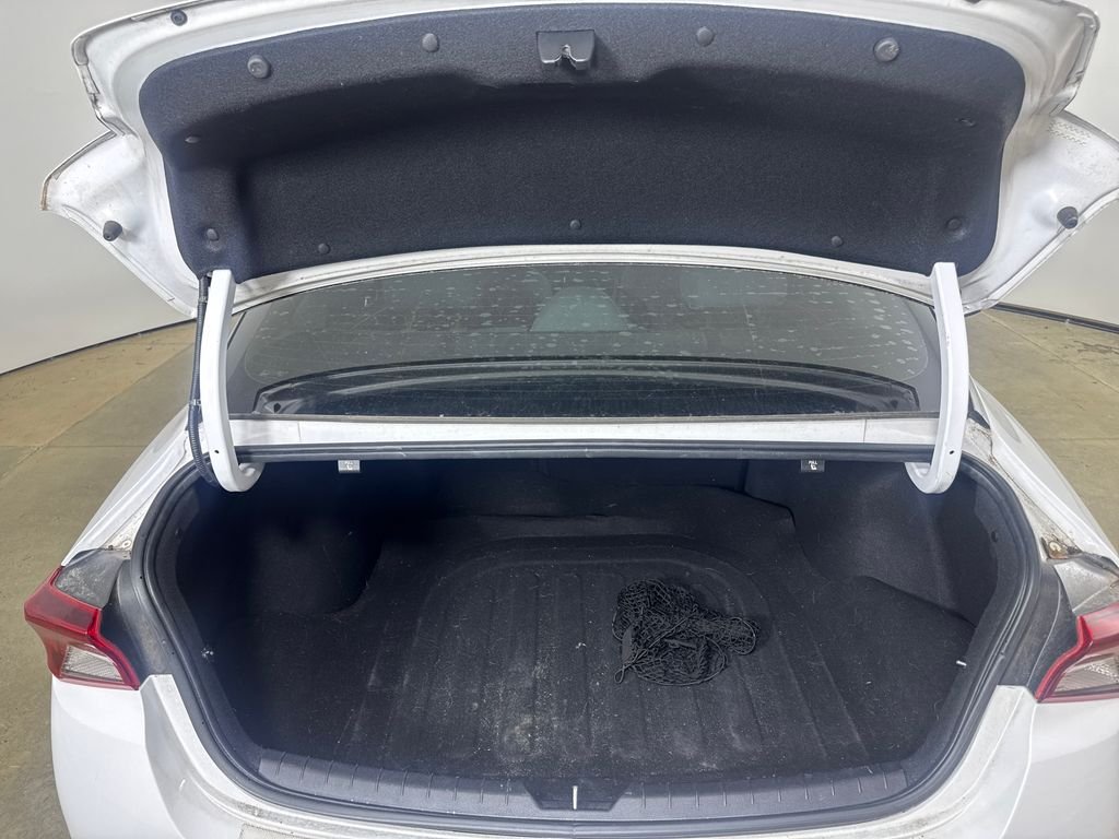 Used 2022 White Kia EX image 9