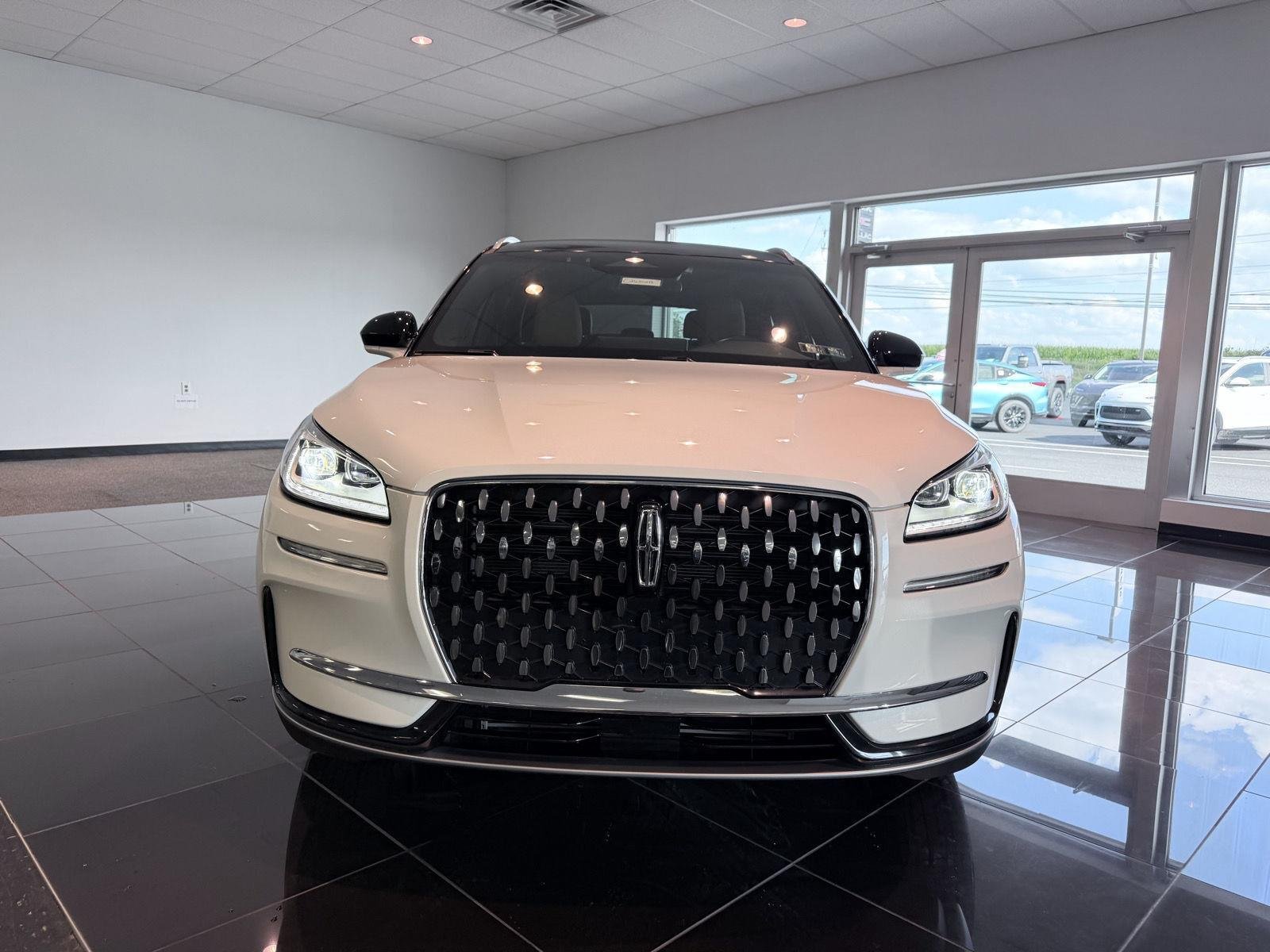 Used 2023 Pristine White Me Lincoln Reserve image 19