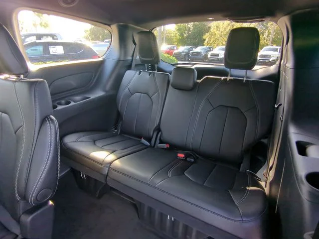 2026 Chrysler Voyager LX - Photo 16