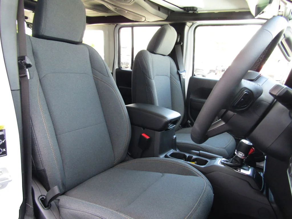 New 2026 Bright White Clearcoat Jeep Sport RHD image 18