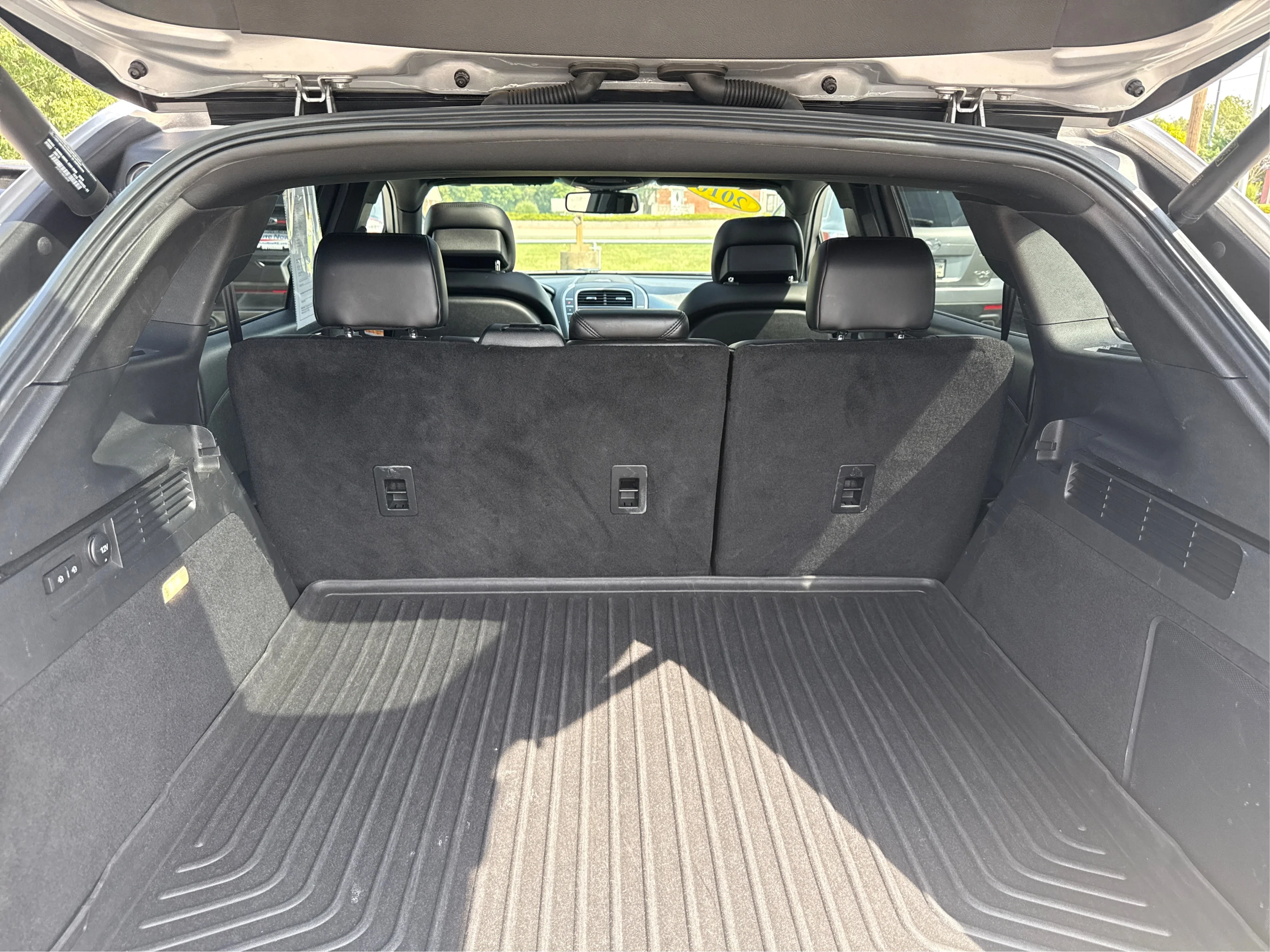 Used 2016 Silver Lincoln Reserve image 11