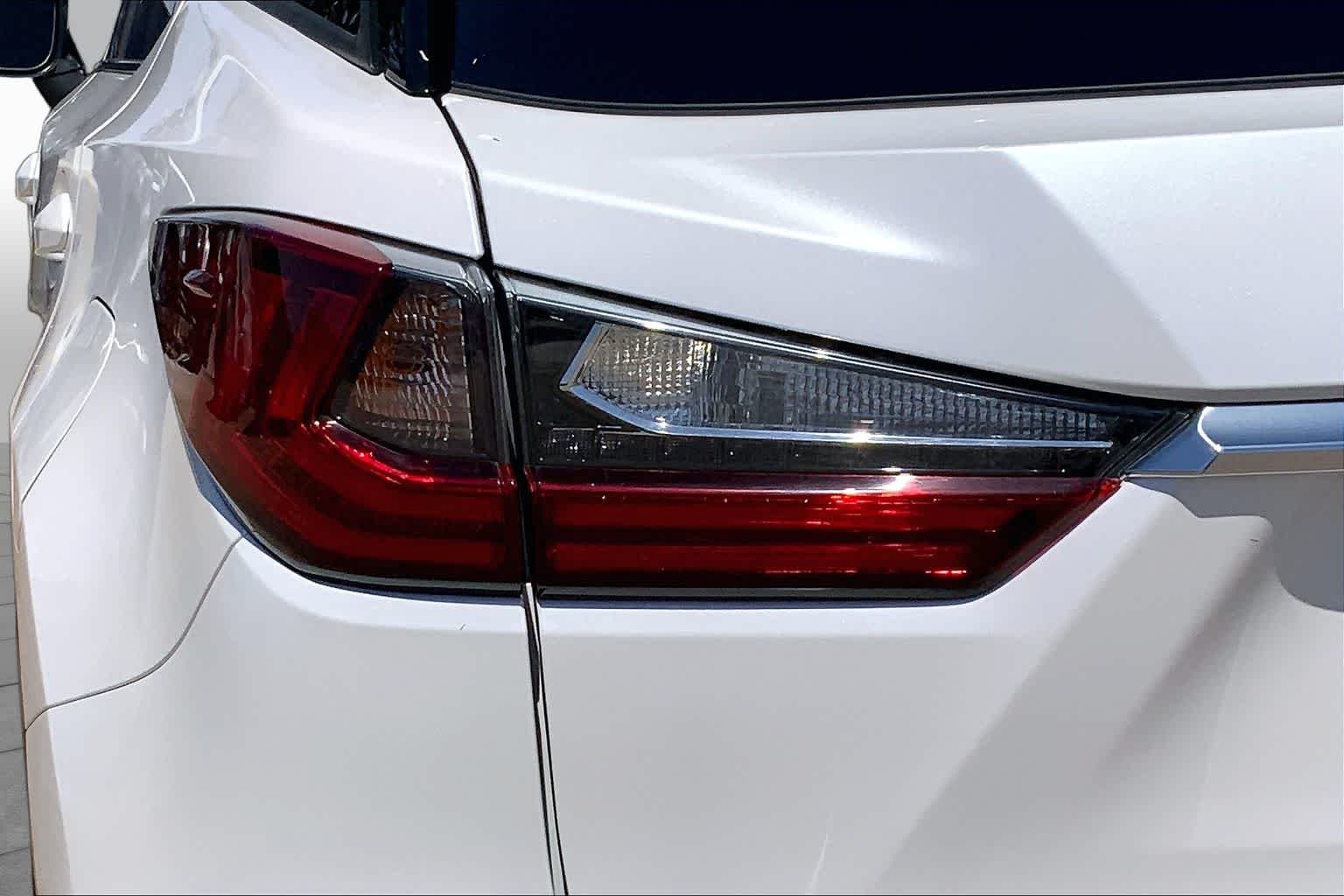 Used 2020 Eminent White Pearl Lexus  image 29