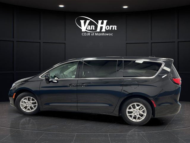 Used 2024 Brilliant Black Crystal Pearlcoat Chrysler Touring L image 4