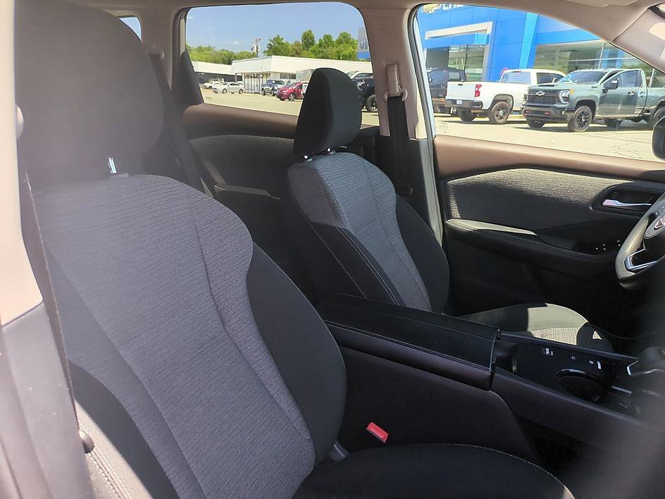 Used 2023 Brilliant Silver Metallic Nissan SV image 32