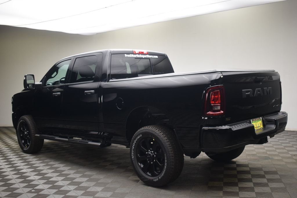 New 2026 Diamond Black Crystal Pearl-Coat Exterior Paint RAM Tradesman image 11