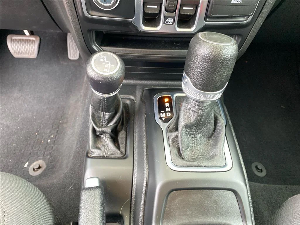 Used 2022 Black Clearcoat Jeep Altitude image 12