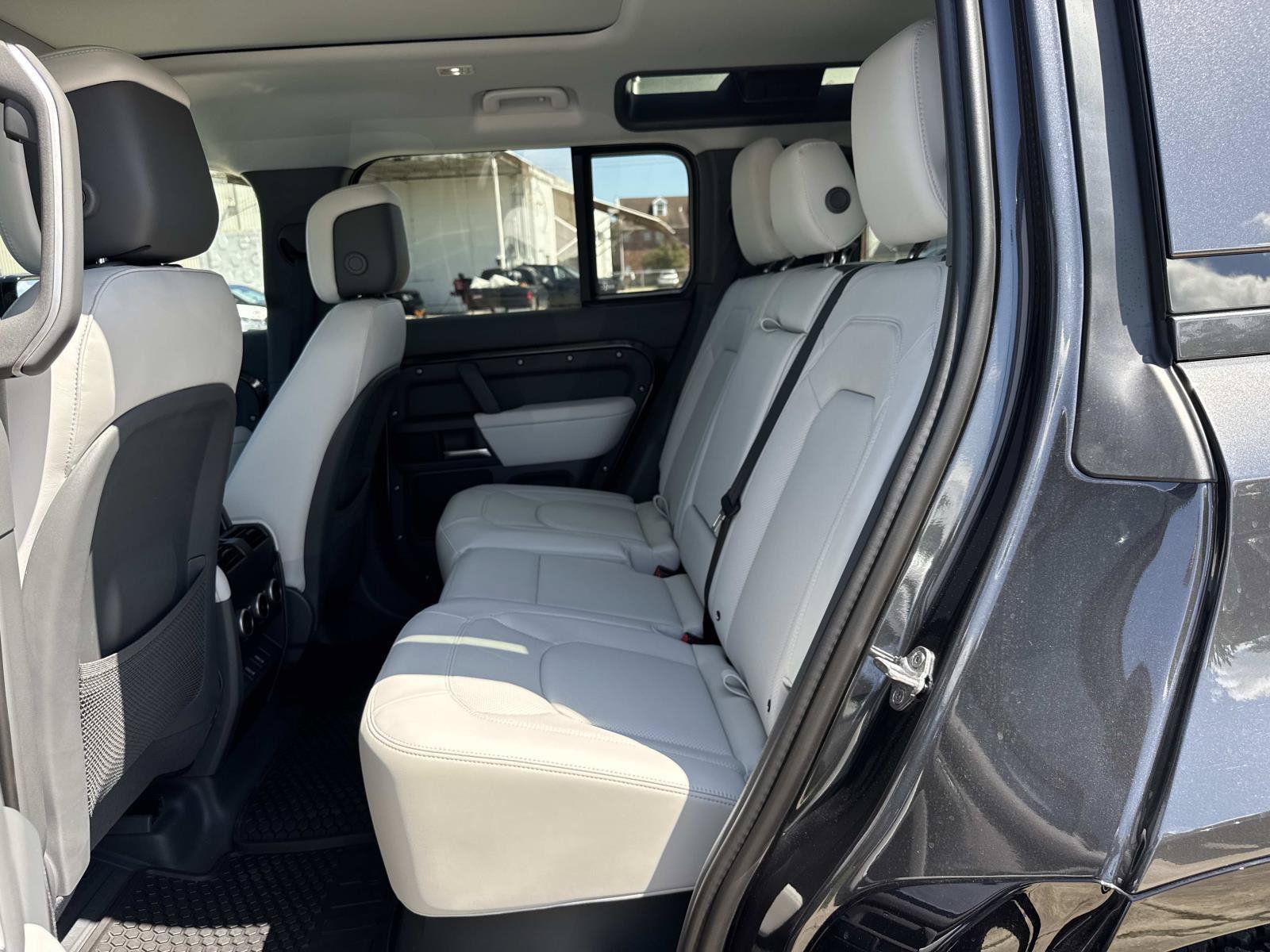 New 2026 Carpathian Grey Land Rover X-Dynamic SE image 8