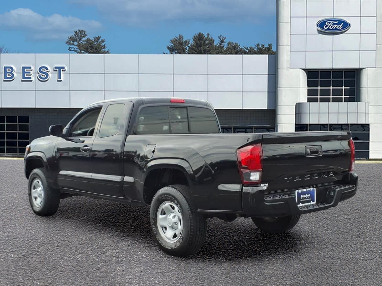 Used 2022 Midnight Black Metallic Toyota SR image 4