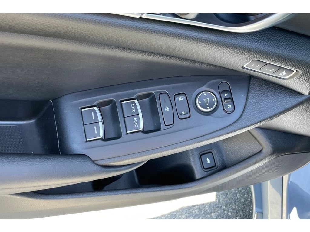 Used 2022 Sonic Gray Pearl Honda Touring image 11