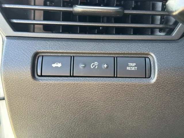 Used 2025 White Nissan 2.5 SV image 41